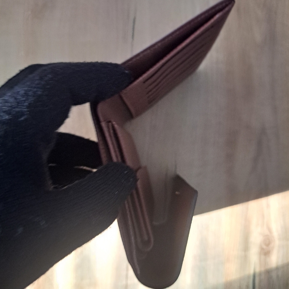 Louis Vuitton wallet - Picture 8 of 10